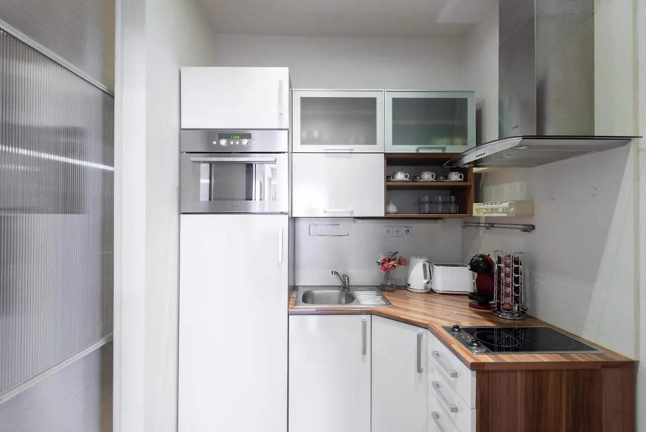 10 Min City Centre 5 People Apartment, Free Coffee Praga