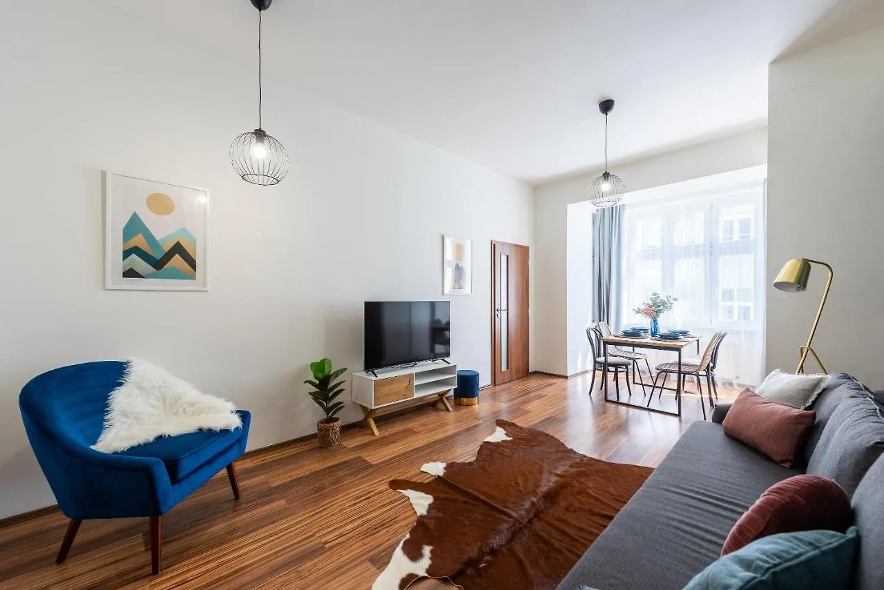 10 Min City Centre 5 People Apartment, Free Coffee Praga 0*,