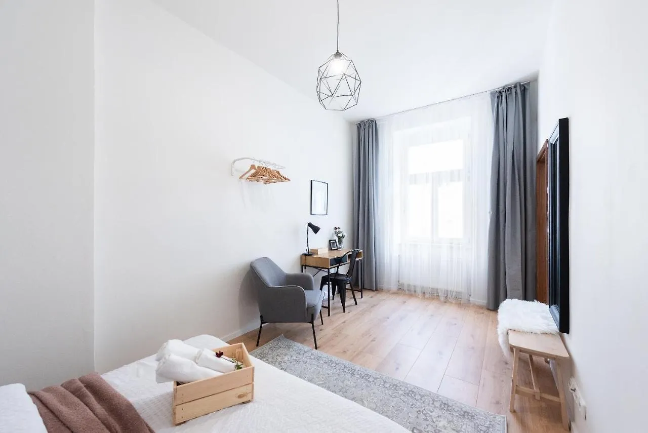 10 Min City Centre 5 People Apartment, Free Coffee Praga Czechy